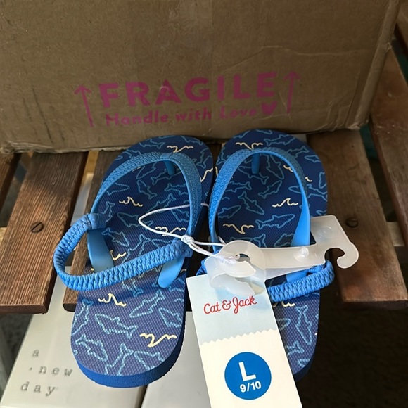 New with tags sandals. Size toddler large 9 to 10 cute blue with fish on them - Picture 1 of 8